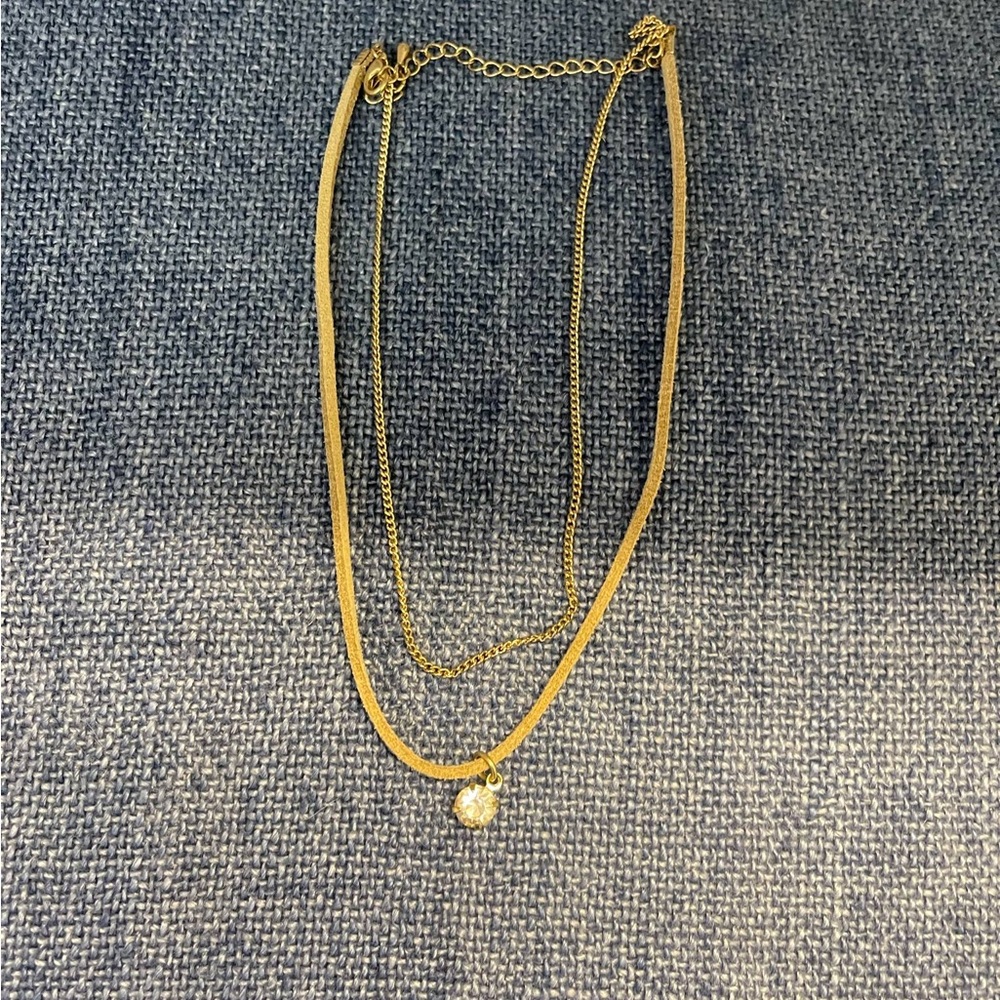 Chic Gold Tone Necklace with Rhinestone Accent